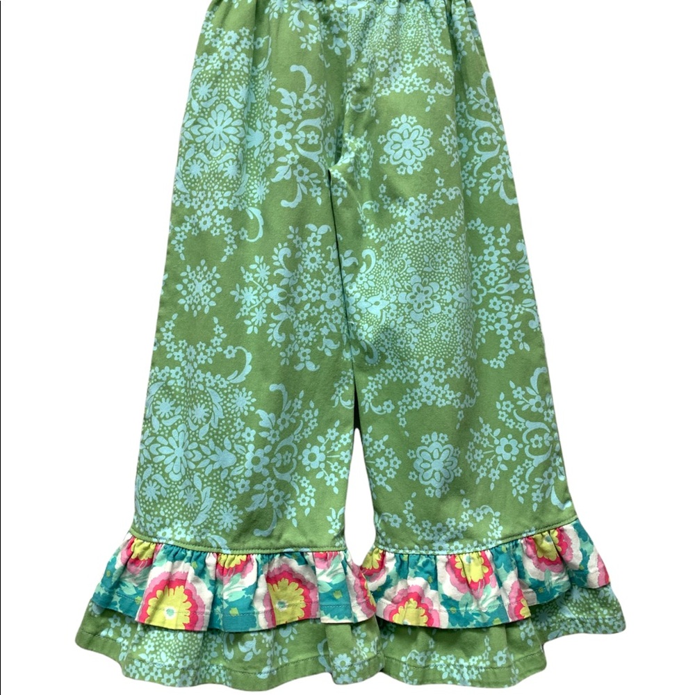 1Crown3Tiaras boutique - Girl’s floral pants with ruffles in green, size 6